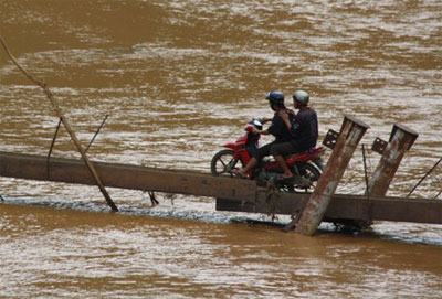 Đu c&aacute;p vượt s&ocirc;ng P&ocirc; K&ocirc;