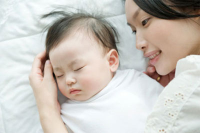 Chăm s&oacute;c trẻ bị vi&ecirc;m tai giữa tại nh&agrave; 2