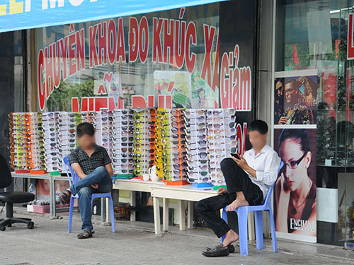 Người 13Win18 đa dạng khuyến mãi n&ecirc;n thận trọng với c&aacute;c đợt b&aacute;n mắt k&iacute;nh khuyến m&atilde;i &ldquo;khủng&rdquo; 