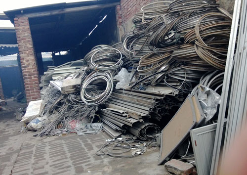 Nh&ocirc;m thải được tập kết trong l&ograve; đốt nh&ocirc;m