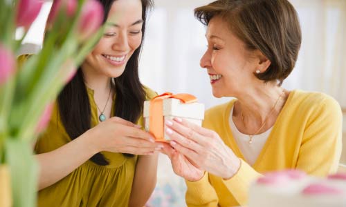 Qu&agrave; tặng ng&agrave;y của mẹ