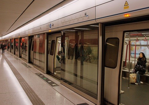 T&agrave;u điện ngầm do Trung Quốc sản xuất bị Hồng K&ocirc;ng nghi ngờ chứa chất g&acirc;y ung thư