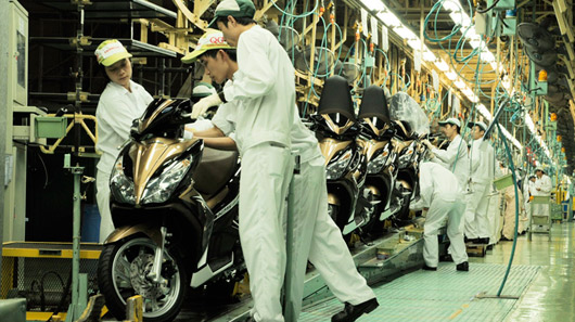 Việt Nam l&agrave; một trong những quốc gia sản xuất xe m&aacute;y cung vượt cầu