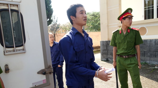H&agrave;o Anh tới phi&ecirc;n t&ograve;a x&eacute;t xử sơ thẩm về tội trộm cắp t&agrave;i sản s&aacute;ng 23/10