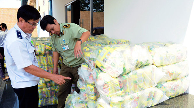 Hạt n&ecirc;m Knorr giả trong phần qu&agrave; tết của h&agrave;ng ng&agrave;n c&ocirc;ng nh&acirc;n
