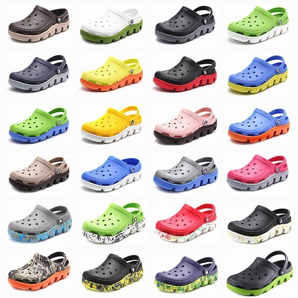 3 l&yacute; do bạn n&ecirc;n tẩy chay d&eacute;p Crocs &lsquo;thần th&aacute;nh&rsquo;