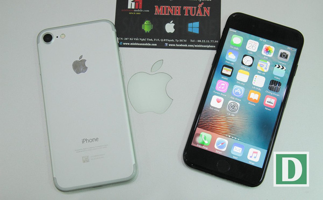 heo chủ hệ thống cửa h&agrave;ng sở hữu bộ đ&ocirc;i iPhone 7 n&agrave;y, hai chiếc m&aacute;y đ&atilde; về Việt Nam từ ng&agrave;y 24/8 nhưng v&igrave; l&yacute; do bảo mật của Apple n&ecirc;n anh chưa c&ocirc;ng bố.  
