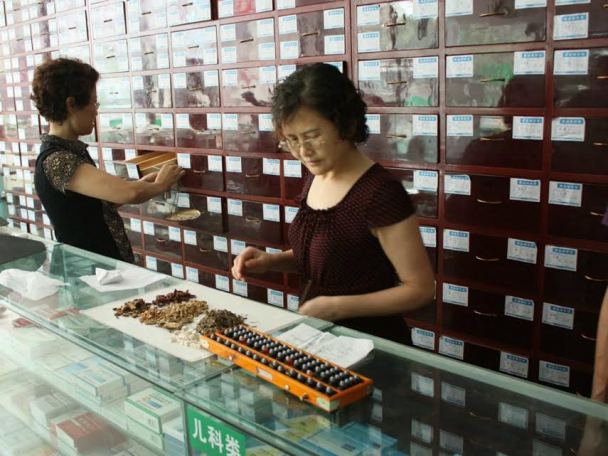 Ph&aacute;t hiện 90% thuốc Đ&ocirc;ng y Trung Quốc c&oacute; độc tố