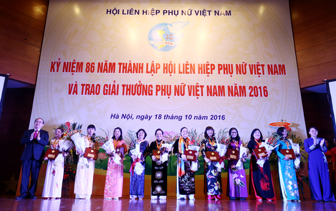 Giải thưởng Phụ nữ Việt Nam 2016: T&ocirc;n vinh 6 tập thể v&agrave; 10 c&aacute; nh&acirc;n xuất sắc