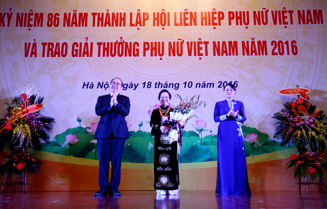 Giải thưởng Phụ nữ Việt Nam 2016: T&ocirc;n vinh 6 tập thể v&agrave; 10 c&aacute; nh&acirc;n xuất sắc