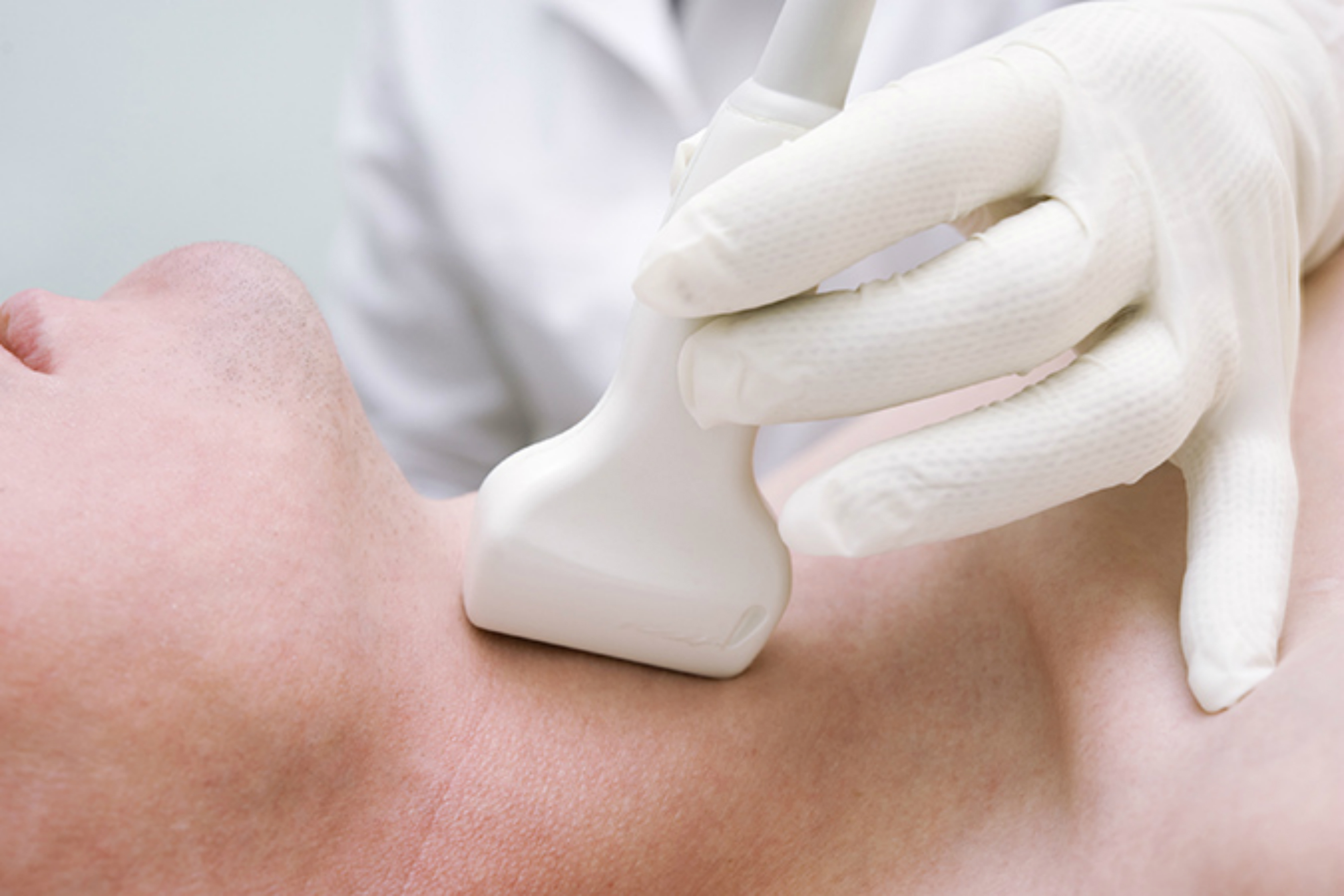 Cảnh b&aacute;o nguy cơ ung thư miệng v&agrave; cổ họng gia tăng ở nam giới