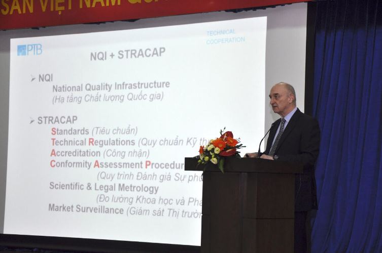 &Ocirc;ng Graham Talbot - Chuy&ecirc;n gia Viện Vật l&yacute; Kỹ thuật Cộng h&ograve;a Li&ecirc;n bang Đức (PTB) 