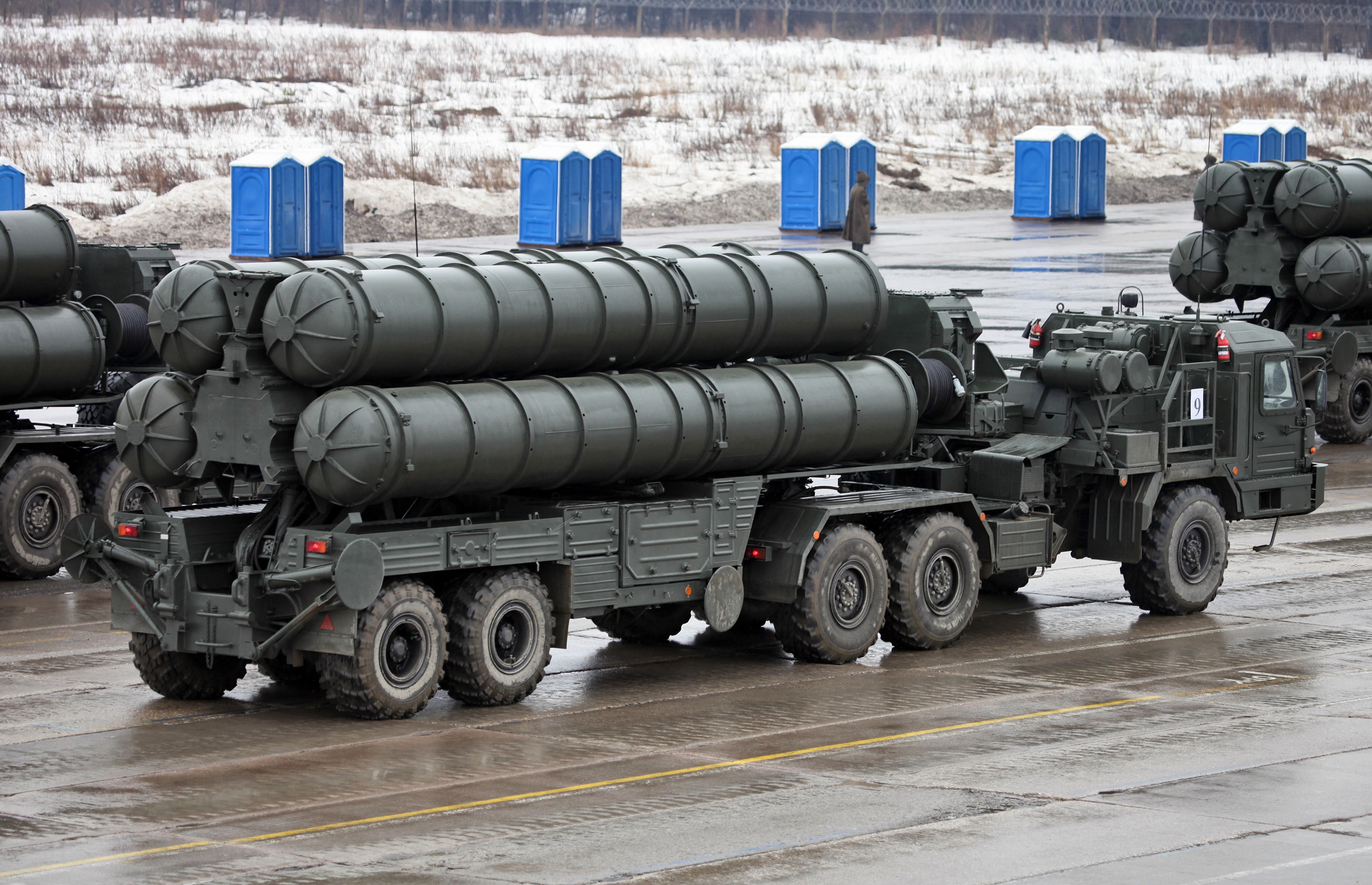 S-400 thiết kế để phóng nhiều loại tên lửa có tầm bắn khác nhau, bao gồm đạn 48N6E (150km), 48N6E2 (200km), 9M96E (40km), 9M96E2 (120km) và 9M38M/9M82M (400km).