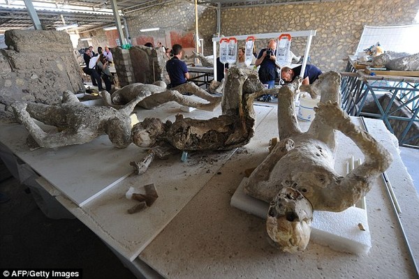 C&aacute;c x&aacute;c chết h&oacute;a đ&aacute; khai quật được tại Pompeii