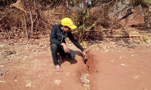 Nắng hạn l&acirc;u ng&agrave;y, mạch nước ngầm sụt giảm nghi&ecirc;m trọng được cho l&agrave; nguy&ecirc;n nh&acirc;n g&acirc;y ra hiện tượng lạ tr&ecirc;n.