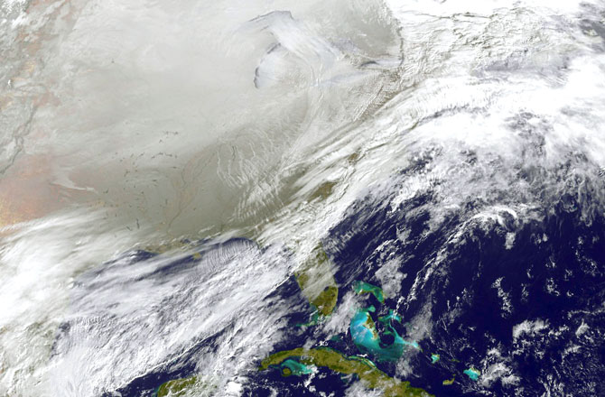 H&igrave;nh ảnh do vệ tinh NOAA ghi lại thời điểm lốc xo&aacute;y v&ugrave;ng cực (polar vortex) tr&agrave;n qua Mỹ v&agrave;o khoảng đầu năm 2014.