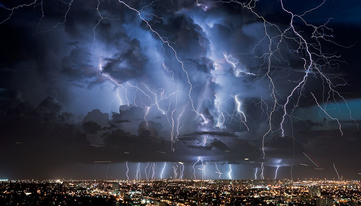 Đây là hiện tượng thiên nhiên độc đáo nhất trên thế giới có tên Relámpago del Catatumbo hay sét Catatumbo, thường xuất hiện ở cửa con sông Catatumbo và hồ Maracaibo của Venezuela.