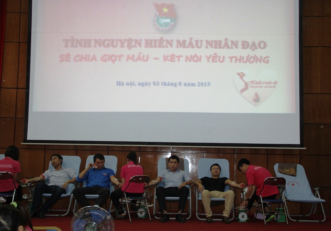 Tổng cục Ti&ecirc;u chuẩn Đo lường Chất lượng, Đo&agrave;n Thanh ni&ecirc;n Bộ KH&CN đ&atilde; tổ chức Hiến m&aacute;u nh&acirc;n đạo h&egrave; 2015.