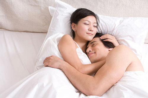 Cơn buồn ngủ ập đến sau cơn 'm&acirc;y mưa' kh&ocirc;ng hẳn l&agrave; 1 hiện tượng b&iacute; ẩn trong đời sống t&igrave;nh dục