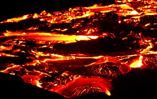 Magma &agrave; th&agrave;nh phần ch&iacute;nh tạo n&ecirc;n hiện tượng b&iacute; ẩn quanh việc n&uacute;i lửa phun tr&agrave;o