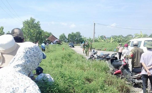 Cơ quan chức năng đang kh&aacute;m nghiệm hiện trường vụ việc
