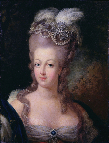 Ho&agrave;ng hậu Marie Antoinette lộng lẫy với vi&ecirc;n kim cương