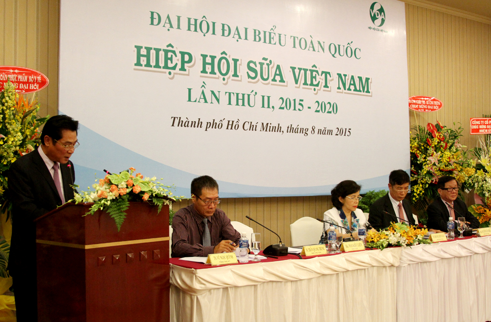 &Ocirc;ng Trần Quang Trung &ndash; Ph&oacute; Chủ Tịch Hiệp hội sữa VN, nguy&ecirc;n Cục trưởng Cục An to&agrave;n vệ sinh Thực phẩm (đang ph&aacute;t biểu) được Ban chấp h&agrave;nh kh&oacute;a II (nhiệm kỳ 2015-2020) t&iacute;n nhiệm bầu l&agrave; Chủ tịch Hiệp hội sữa Việt Nam