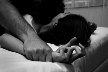 Nữ sinh 15 tuổi c&oacute; thai nhưng kh&ocirc;ng biết ai l&agrave; cha đứa b&eacute;