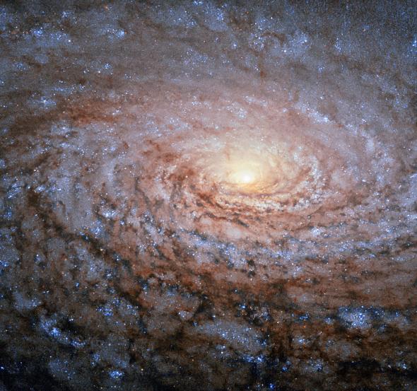 K&iacute;nh thi&ecirc;n văn Hubble đ&atilde; thu được những h&igrave;nh ảnh đầu ti&ecirc;n về Thi&ecirc;n h&agrave; Hoa Hướng Dương &ndash; Messier 63. C&aacute;c v&ograve;ng xoắn ốc của thi&ecirc;n h&agrave; ph&aacute;t s&aacute;ng lấp l&aacute;nh với những ng&ocirc;i sao trắng xanh. Ảnh ESA/ Hubble NASA