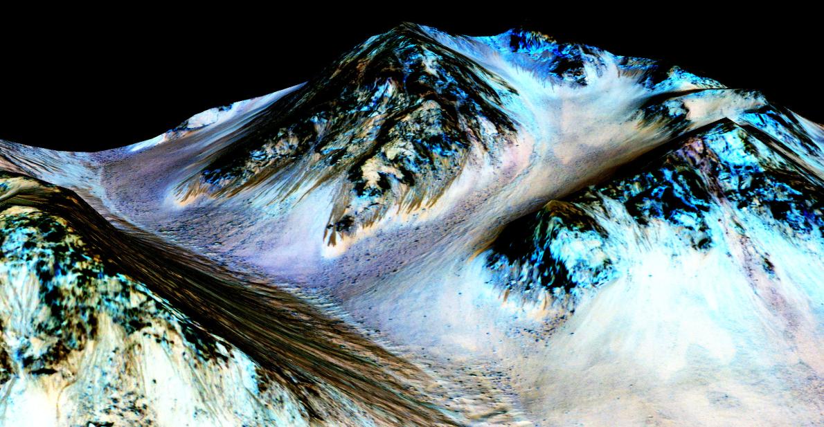 C&aacute;c nh&agrave; khoa học tin rằng, v&ugrave;ng đen trải d&agrave;i tr&ecirc;n bề mặt khu vực Hale Crater của sao Hỏa l&agrave; bằng chứng cho thấy nước ở dạng lỏng vẫn đang tồn tại tr&ecirc;n h&agrave;nh tinh Đỏ. Ảnh NASA