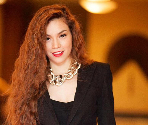 T&oacute;c xoăn x&ugrave; gi&uacute;p Hồ Ngọc H&agrave; c&agrave;ng quyến rũ hơn