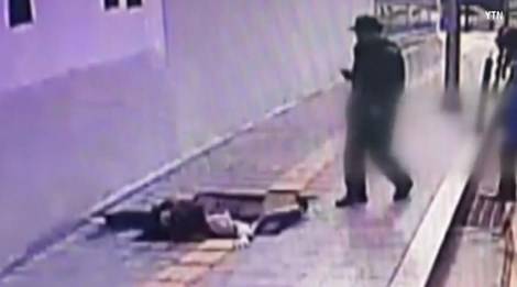 Hố tử thần bất ngờ xuất hiện tr&ecirc;n đường phố Seoul n&agrave;y c&oacute; độ s&acirc;u tới 3 m&eacute;t