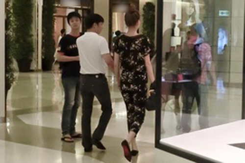 Đặc biệt, Hồ Ngọc Hà bị ném đá dữ dội khi vợ đại gia tuyên bố 