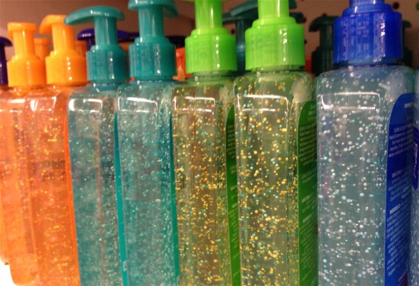C&aacute;c sản phẩm chứa hạt nhựa microbeads sẽ bị cấm ho&agrave;n to&agrave;n ở Canada