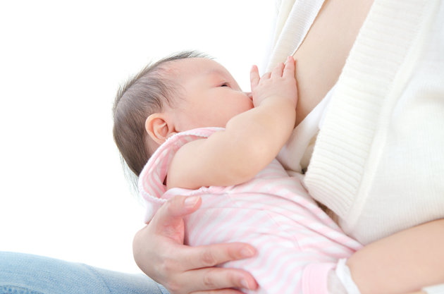 C&aacute;c b&agrave; mẹ n&ecirc;n ch&uacute; &yacute; tr&aacute;nh tiếp x&uacute;c với c&aacute;c chất h&oacute;a học để bảo vệ con khỏe mạnh
