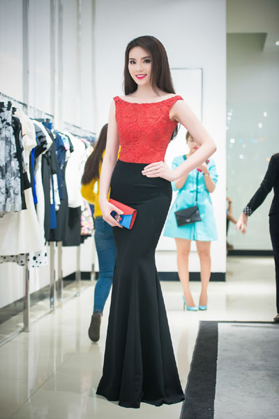 Hoa hậu Kỳ Duy&ecirc;n khoe sắc rực rỡ trong bộ đầm đu&ocirc;i c&aacute; tuyệt đẹp 