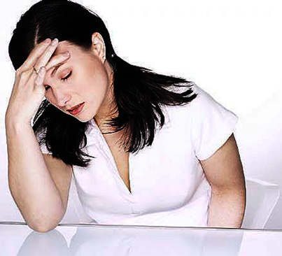Nhức đầu ch&oacute;ng mặt c&oacute; thể l&agrave; dấu hiệu thiểu năng tuần ho&agrave;n n&atilde;o