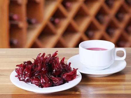 Hibiscus g&oacute;p phần giải nhiệt, n&acirc;ng cao sức đề kh&aacute;ng