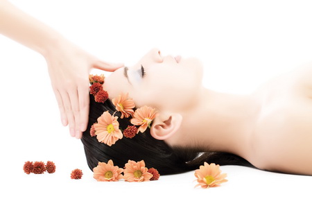 Làm đẹp với mặt nạ hoa cúc cho làn da mịn màng hết mụn