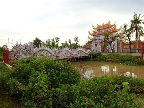 Ho&agrave;i Linh ch&iacute;nh thức l&ecirc;n tiếng x&oacute;a bỏ tin đồn nh&agrave; thờ Tổ bị dỡ