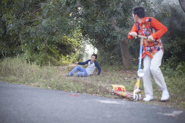 Hoài L&acirc;m có nhi&ecirc;̀u cảnh rượt đu&ocirc;̉i với cha nu&ocirc;i trong 