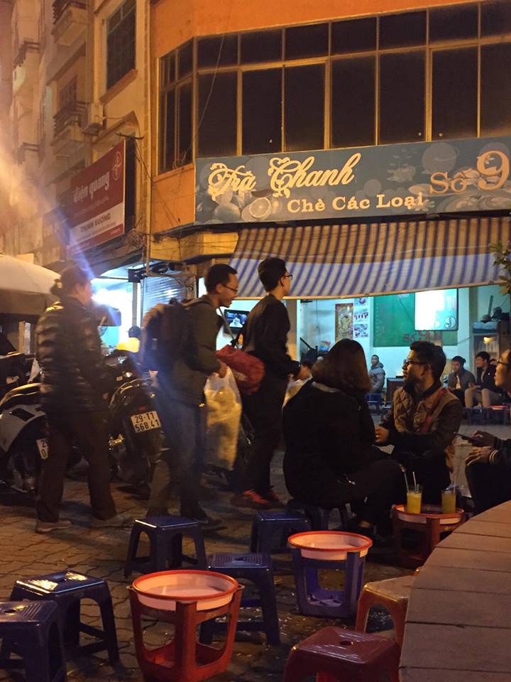 Sinh vi&ecirc;n Kiến tr&uacute;c rủ nhau b&aacute;n dạo bỏng ng&ocirc; để r&egrave;n giao tiếp