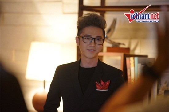dan-sao-dinh-dam-dien-hai-mau-do-va-den-den-dam-cuoi-tran-thanh-hari-won