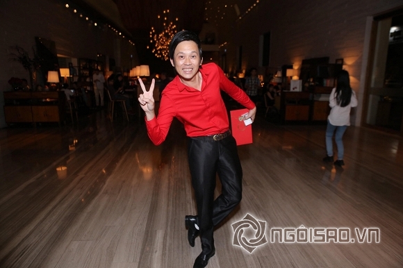 dan-sao-dinh-dam-dien-hai-mau-do-va-den-den-dam-cuoi-tran-thanh-hari-won