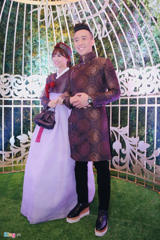 giai-ma-doi-giay-gay-xon-xao-trong-dam-cuoi-tran-thanh-hari-won
