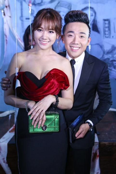 giai-ma-doi-giay-gay-xon-xao-trong-dam-cuoi-tran-thanh-hari-won