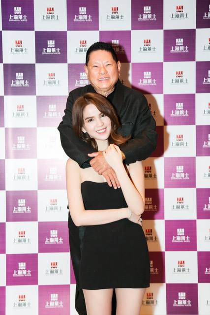 dan-mang-nao-loan-vi-hanh-dong-nhay-cam-cua-hoang-kieu-voi-nt