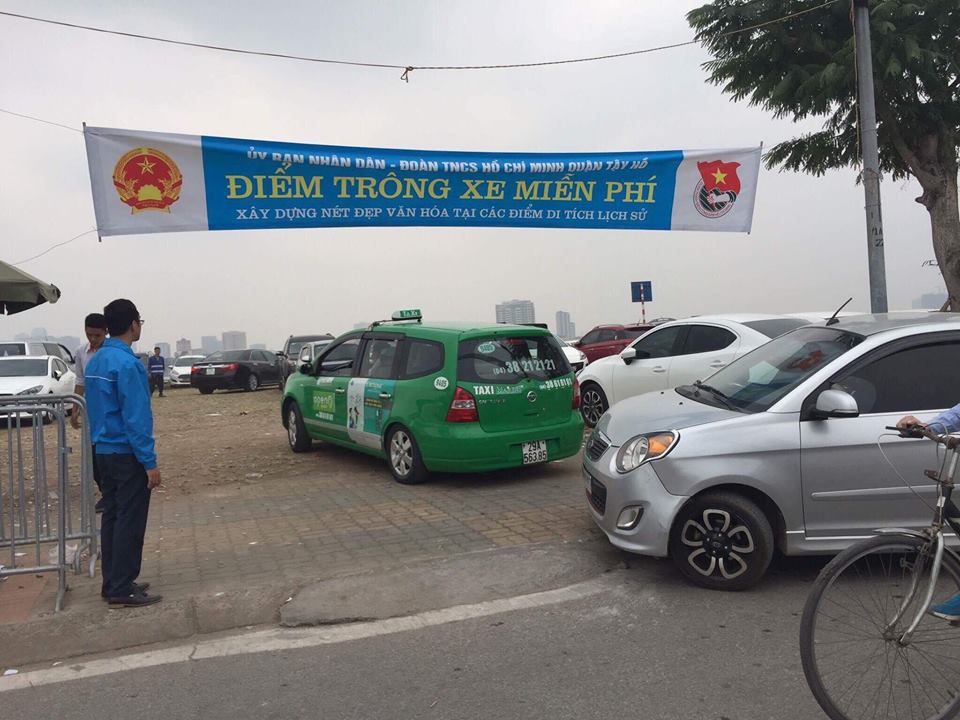 hanh-dong-nay-khien-du-khach-thich-thu-khi-di-phu-tay-ho-ngay-tet