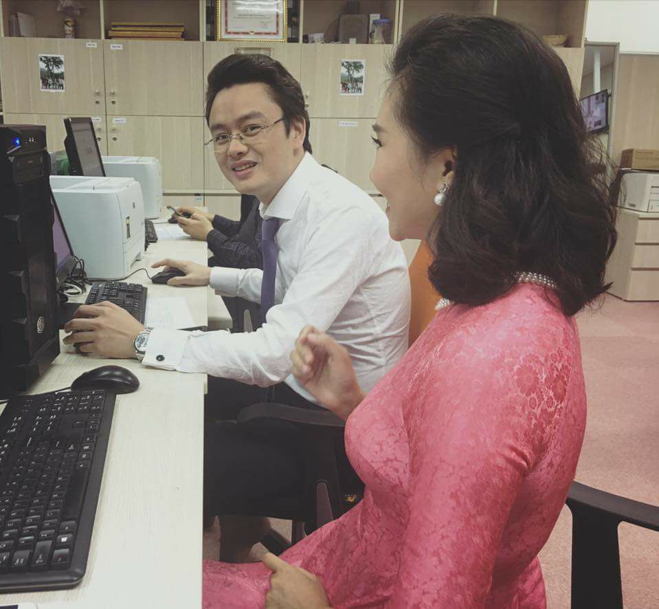 he-lo-than-the-8x-xinh-dep-vua-gia-nhap-ban-tin-thoi-su-19h-vtv