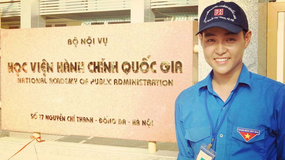 gap-go-bi-thu-co-nu-cuoi-toa-nang-hot-nhat-hoc-vien-hanh-chinh